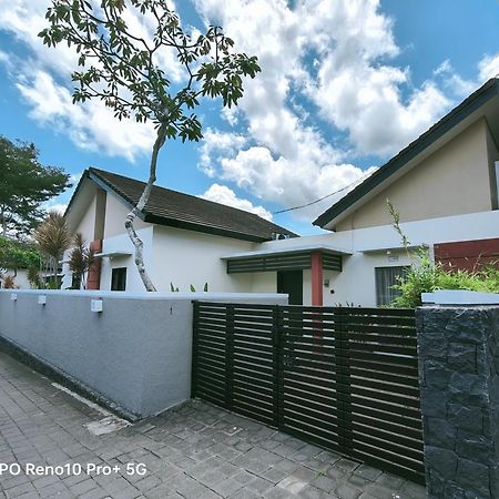Maya Kori Villa Jimbaran  Exterior photo